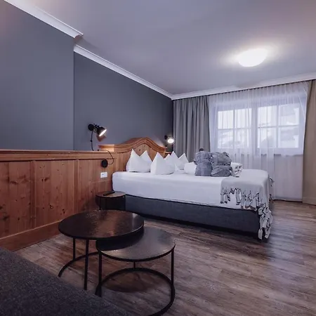 Hotel Familienresort Ellmauhof - Feriengut Saalbach