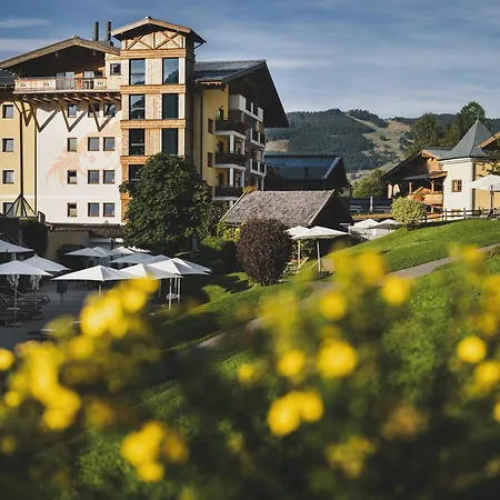 Szálloda Ellmauhof - Generationenresort Saalbach Hinterglemm