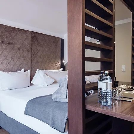 Ellmauhof - Generationenresort فندق