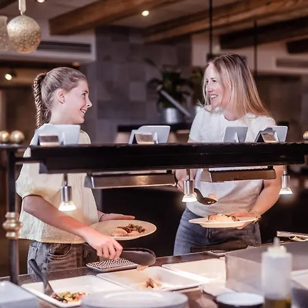 Ellmauhof - Generationenresort فندق