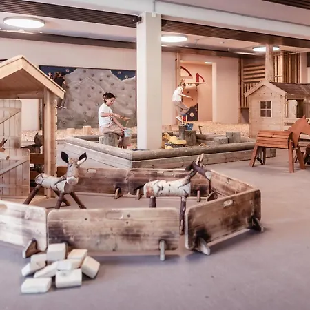 Ellmauhof - Generationenresort فندق 4*