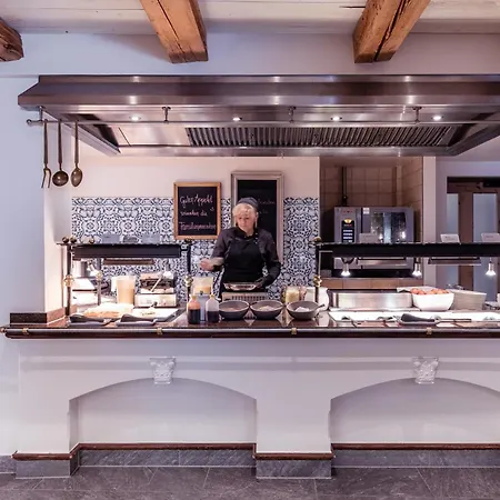 فندق Ellmauhof - Generationenresort 4*