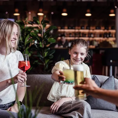 فندق Ellmauhof - Generationenresort 4*