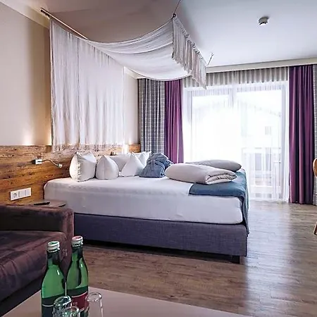 فندق Ellmauhof - Generationenresort سالباخ هينترغليم